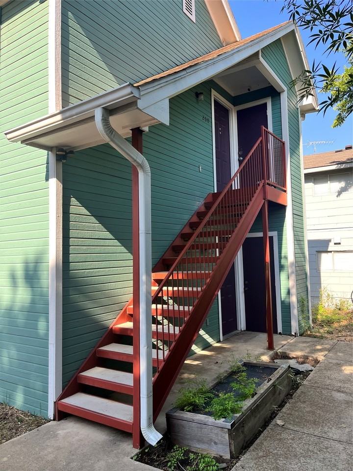 219 Bryan St #100