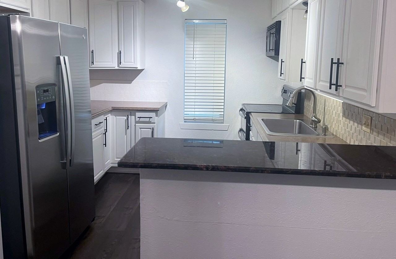 1805 Bristol Cv - Photo 3 of 14