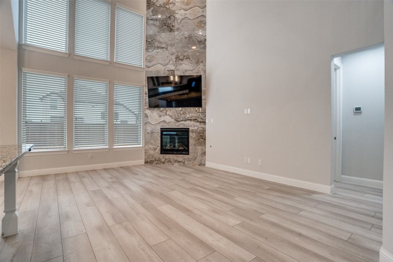 2811 Killdeer Trl - Photo 2 of 36