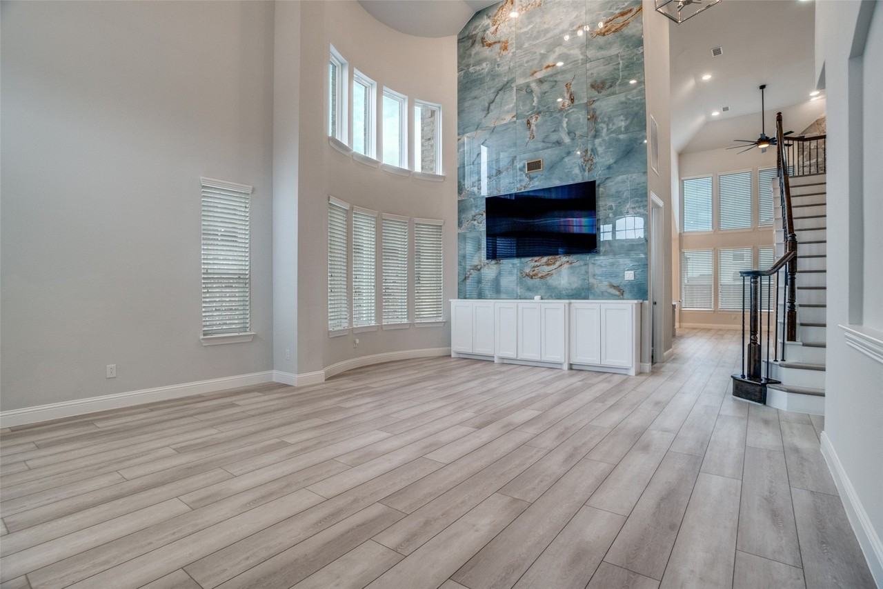 2811 Killdeer Trl - Photo 4 of 36