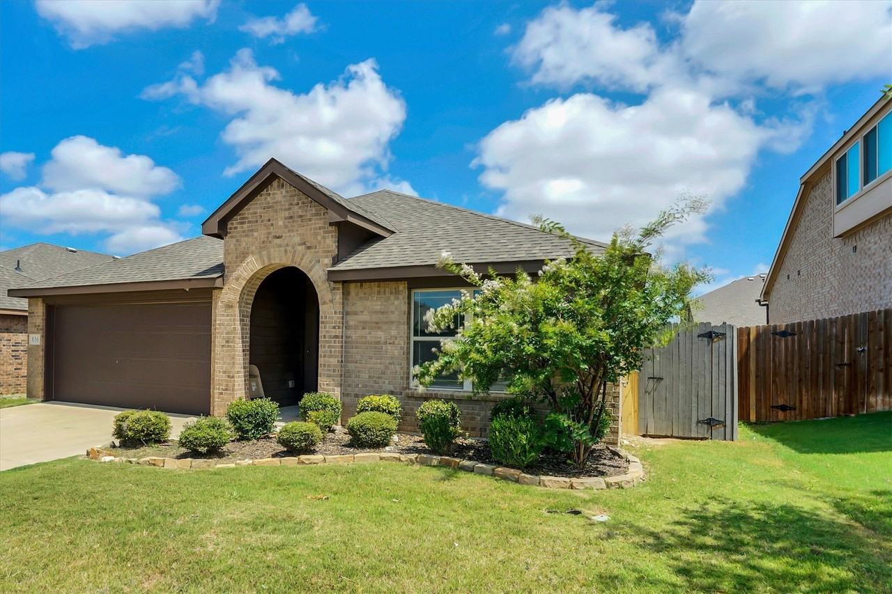 816 Oriel Cir - Photo 2 of 28