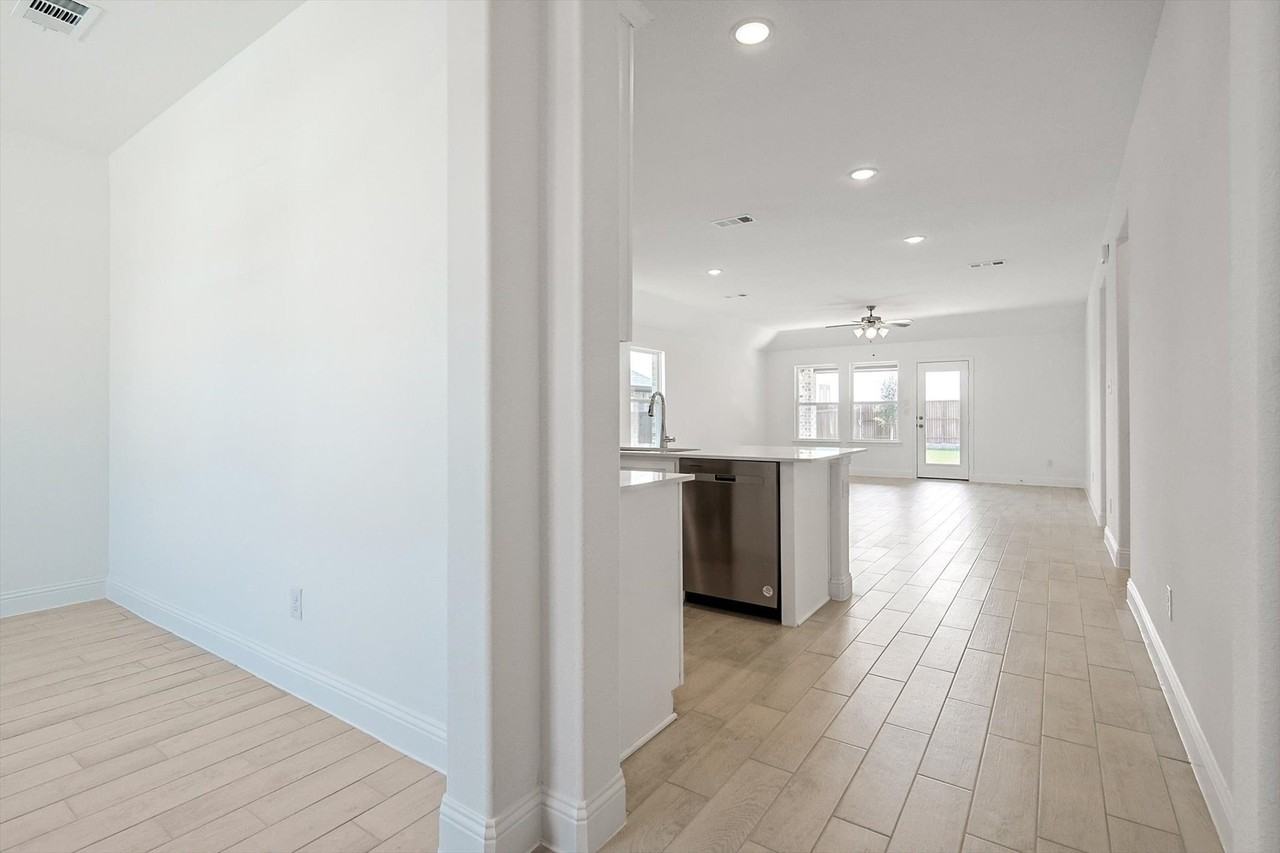 509 Amenduni Ln - Photo 7 of 35