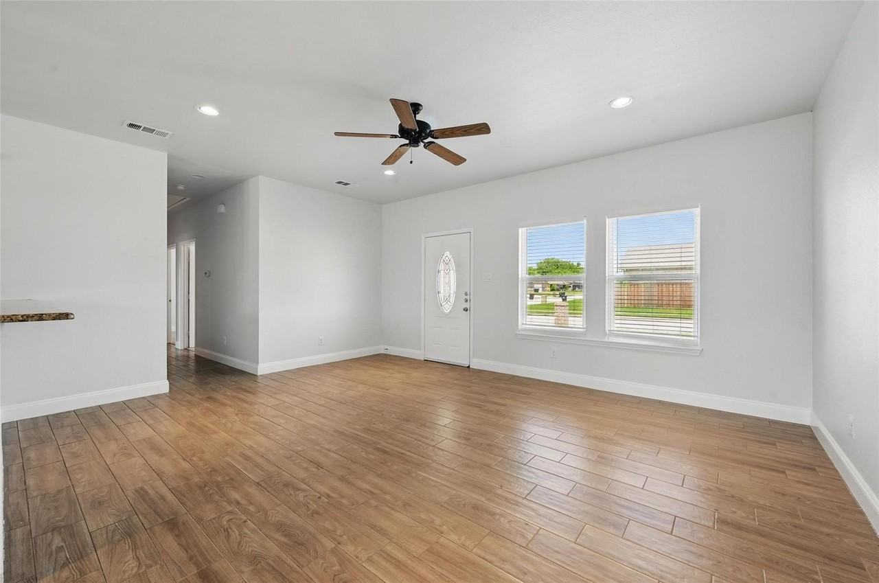 4909 Jefferson St - Photo 2 of 17