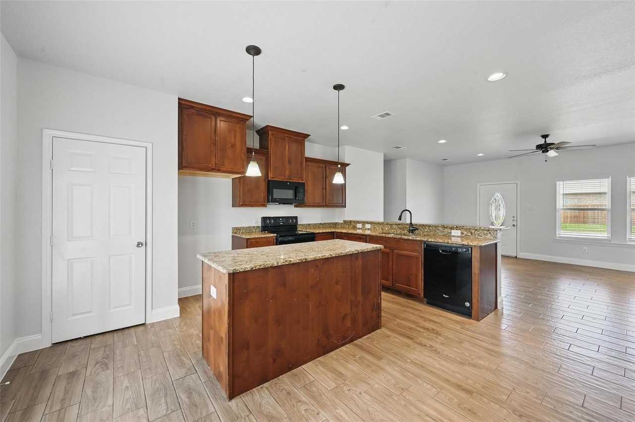 4909 Jefferson St - Photo 3 of 17