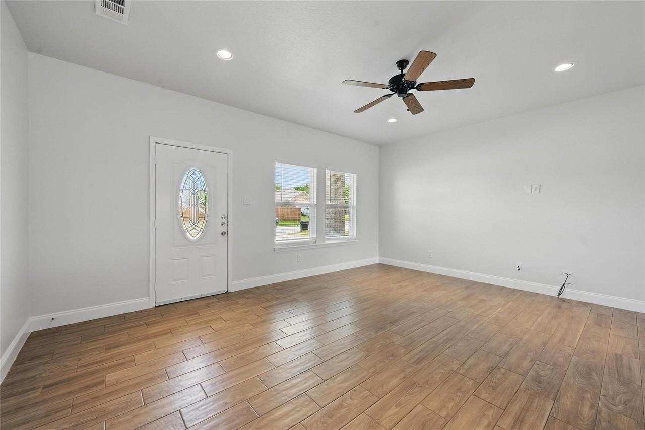 4909 Jefferson St - Photo 6 of 17