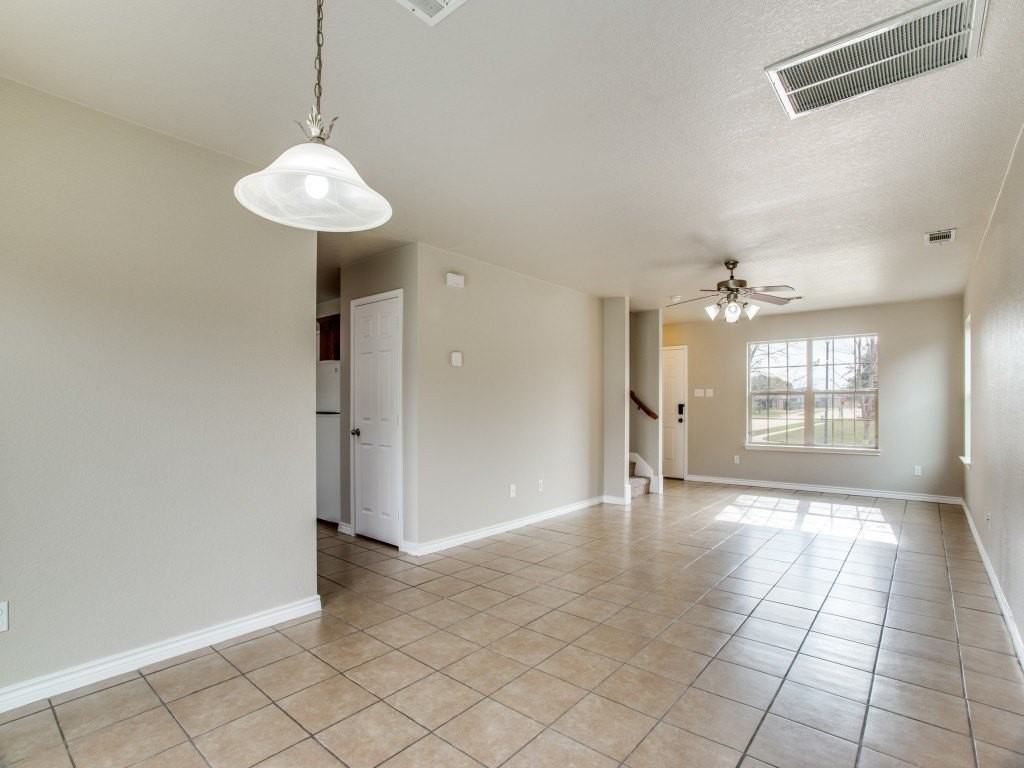 1208 Boxwood Dr - Photo 2 of 12