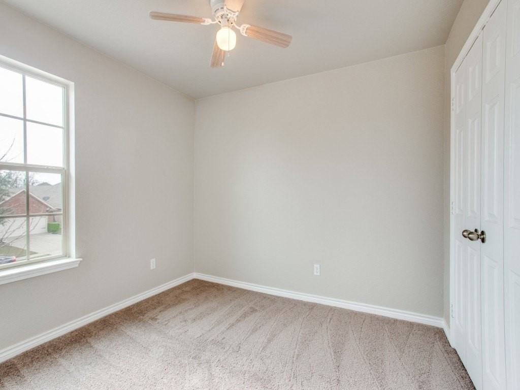 1208 Boxwood Dr - Photo 5 of 12