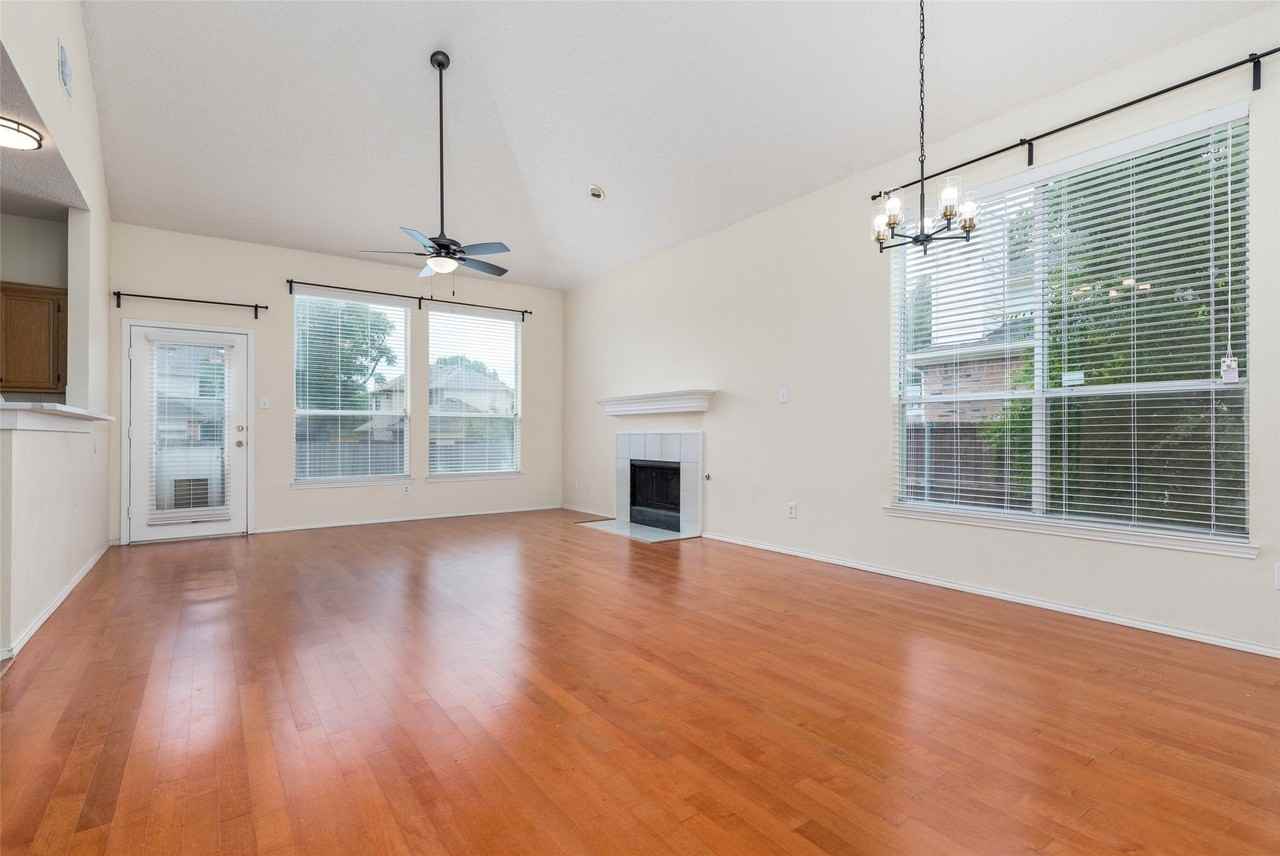 3928 Windford Dr - Photo 5 of 30