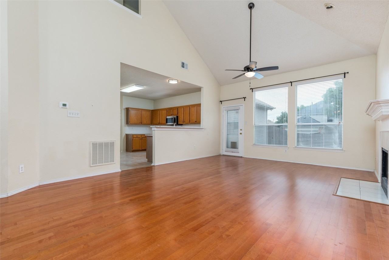 3928 Windford Dr - Photo 6 of 30