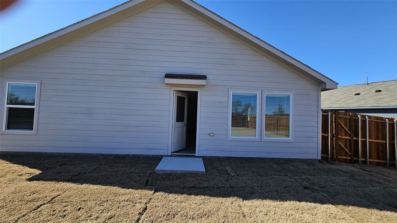 7924 Gilbert St - Photo 2 of 24