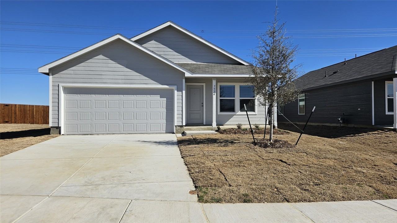 7924 Gilbert St - Photo 3 of 24
