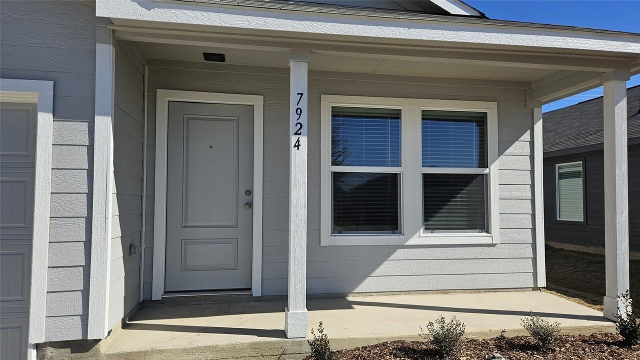7924 Gilbert St - Photo 4 of 24