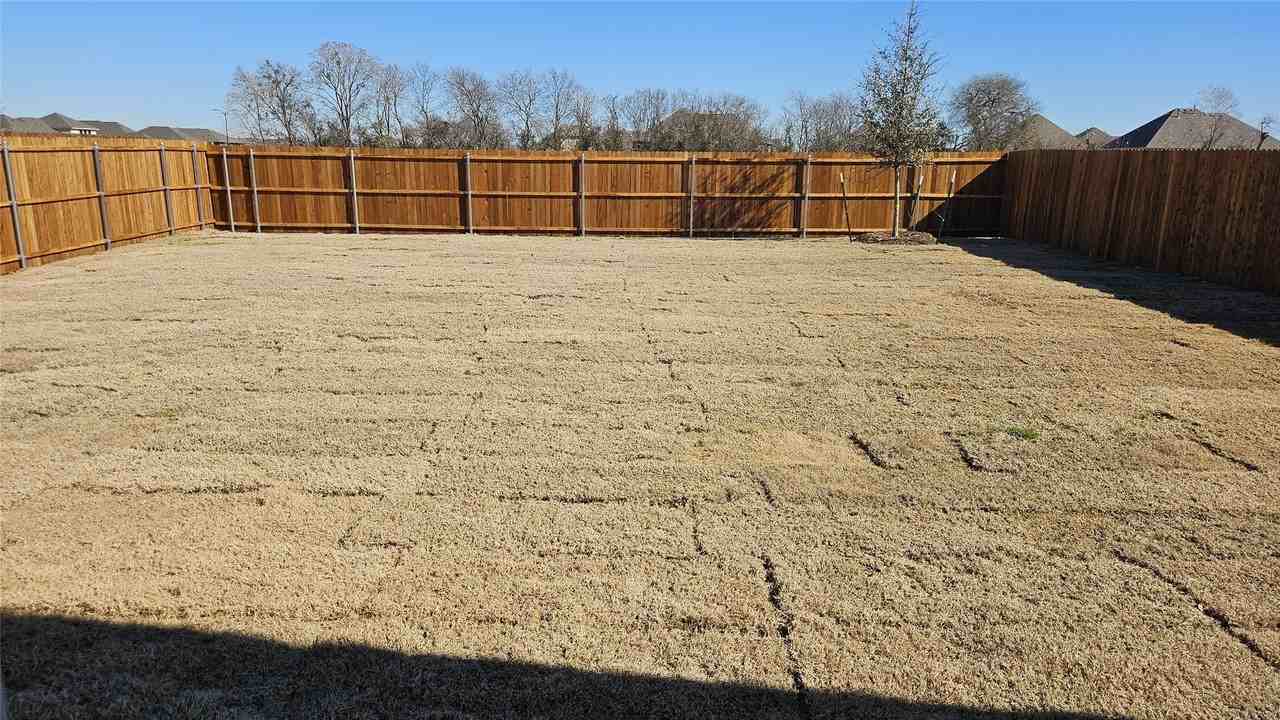 7924 Gilbert St - Photo 5 of 24