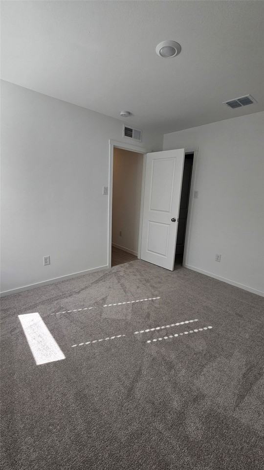 7924 Gilbert St - Photo 6 of 24