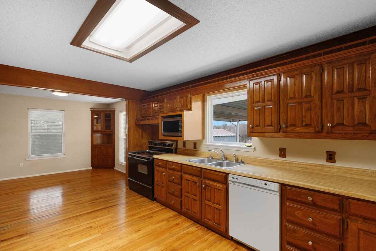 1957 S Westmoreland Rd - Photo 3 of 34