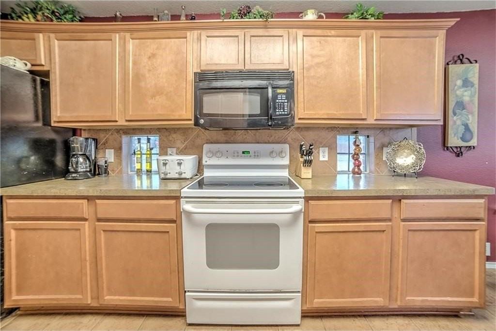 8801 Sierra Trl - Photo 6 of 23