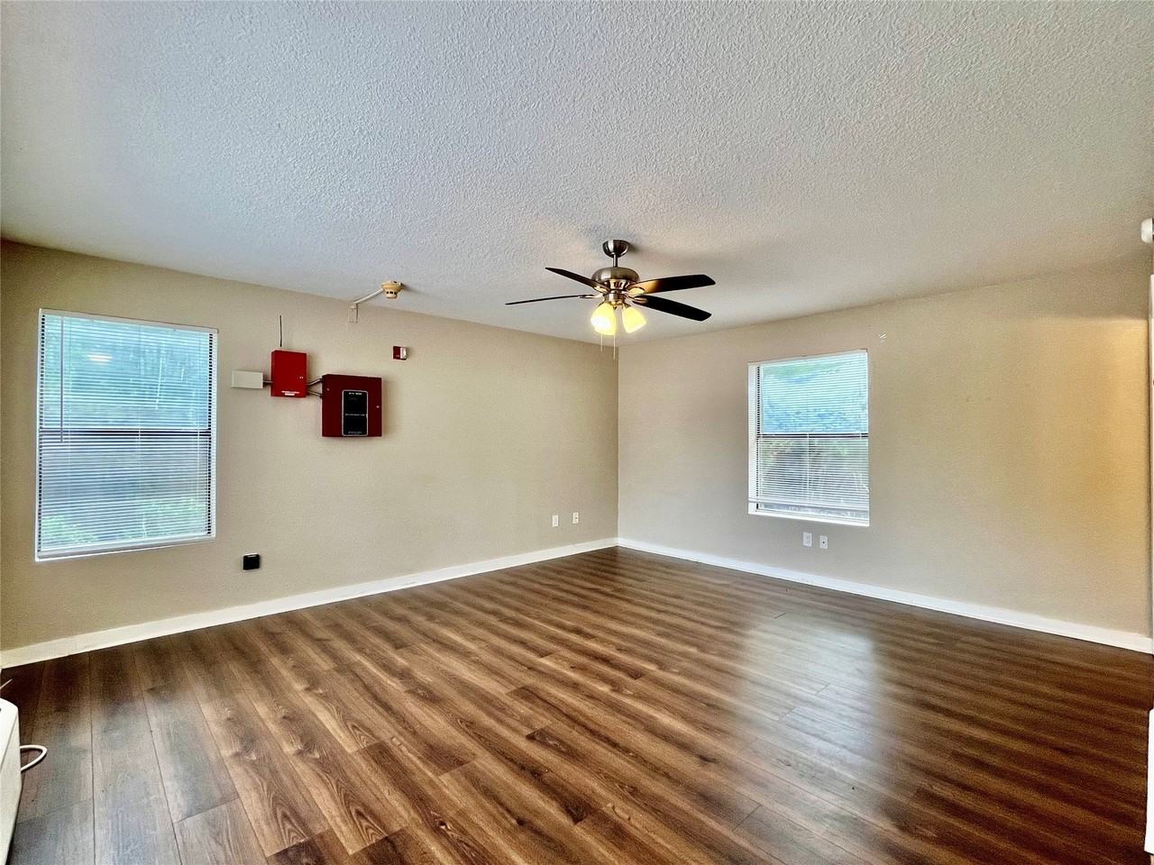 701 W Sycamore St #109 - Photo 3 of 10