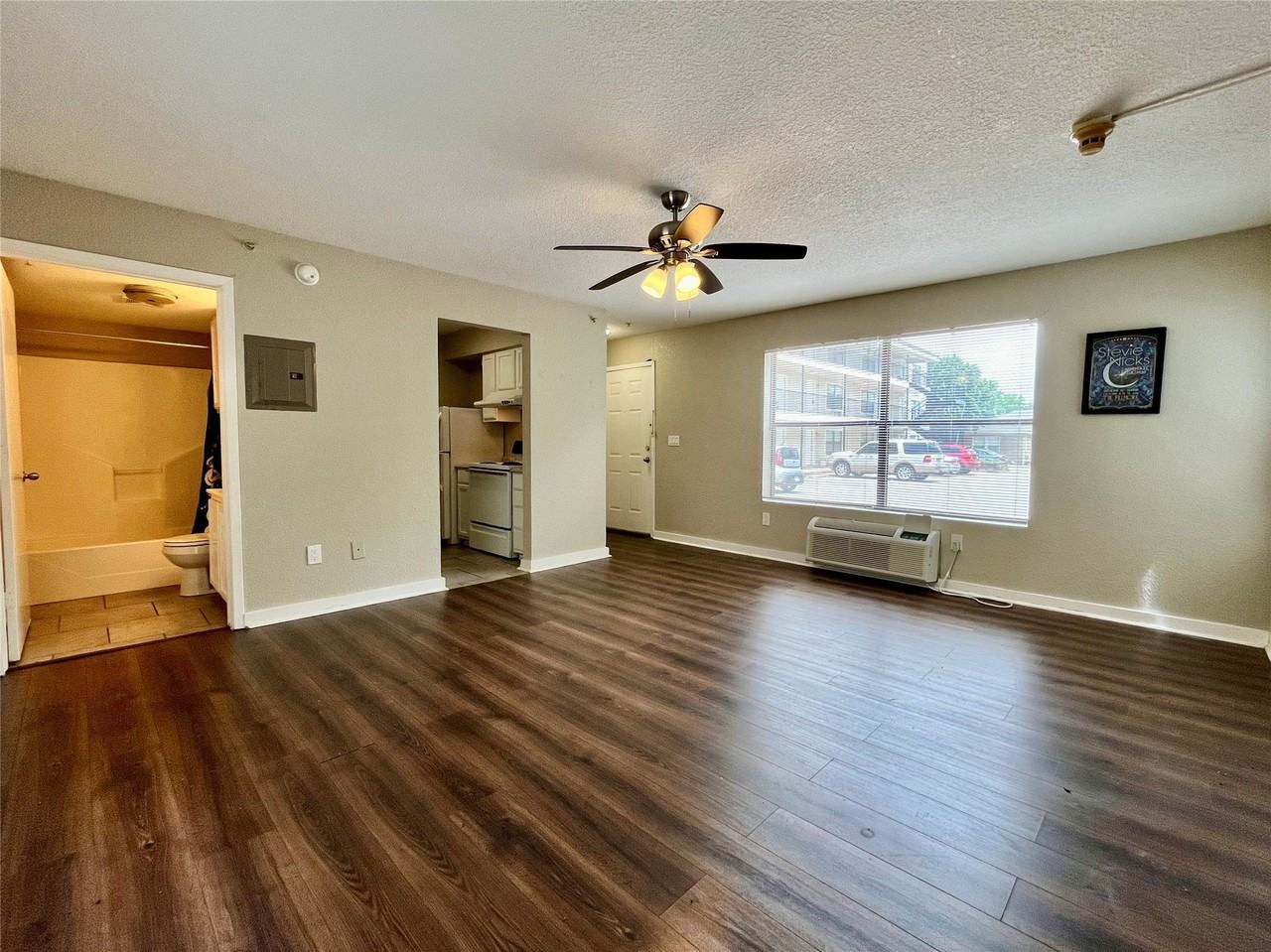 701 W Sycamore St #109 - Photo 4 of 10
