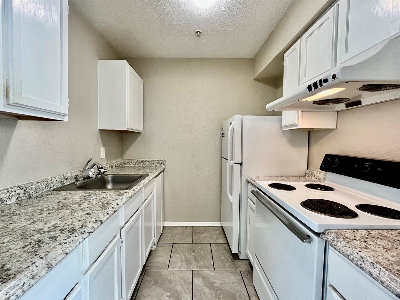 701 W Sycamore St #109 - Photo 5 of 10