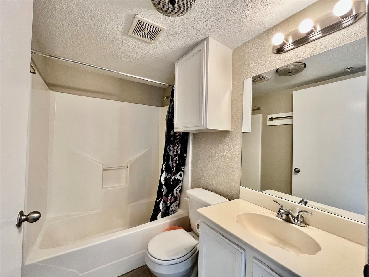 701 W Sycamore St #109 - Photo 6 of 10