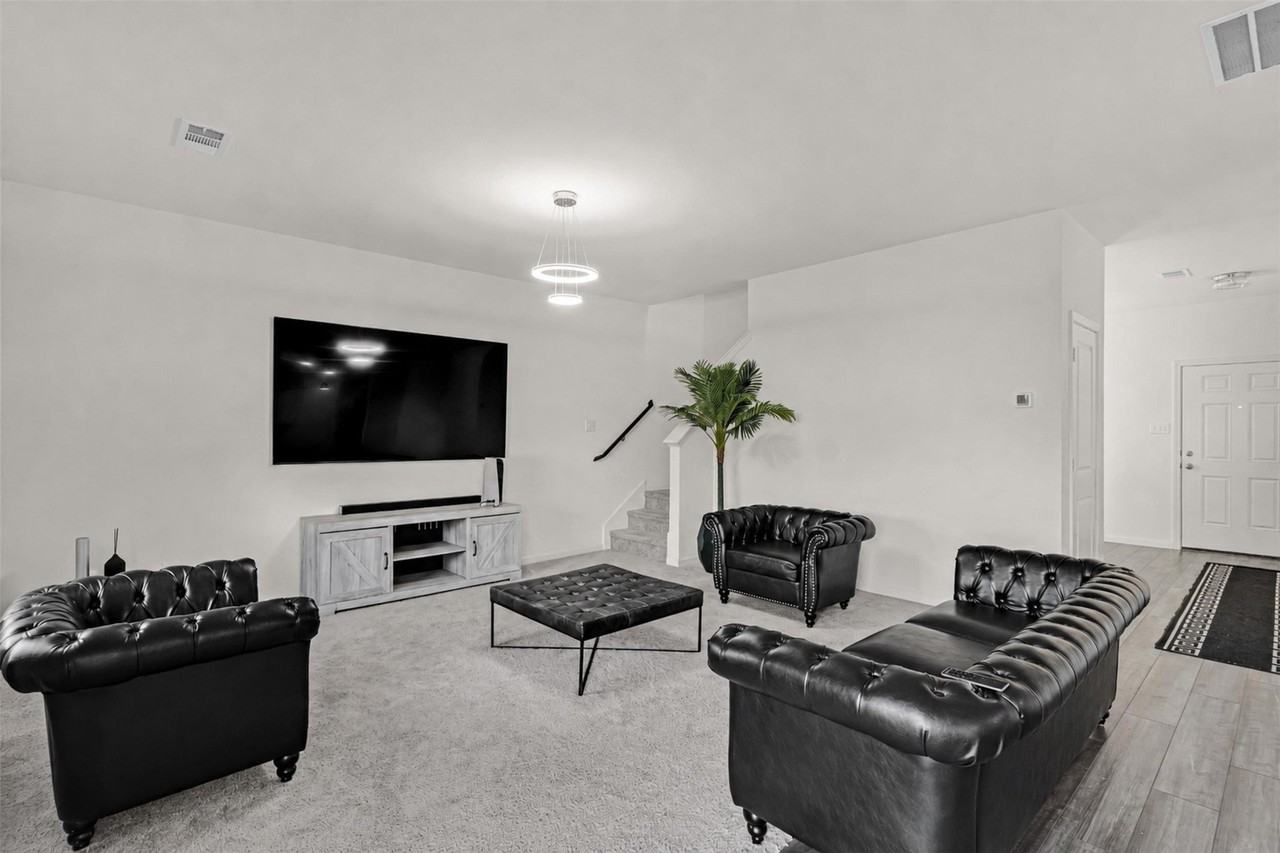 8348 Hawkview Dr - Photo 3 of 26