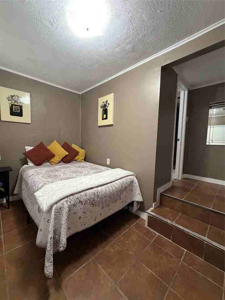 2436 Lockhart Ave - Photo 3 of 7
