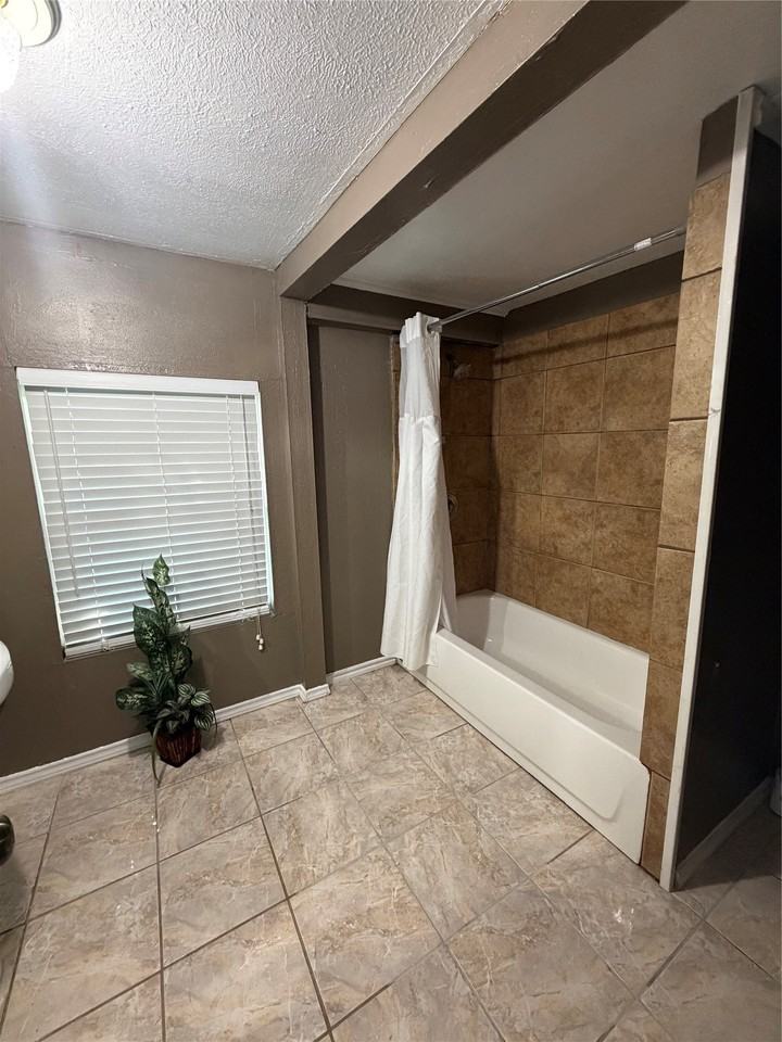2436 Lockhart Ave - Photo 5 of 7