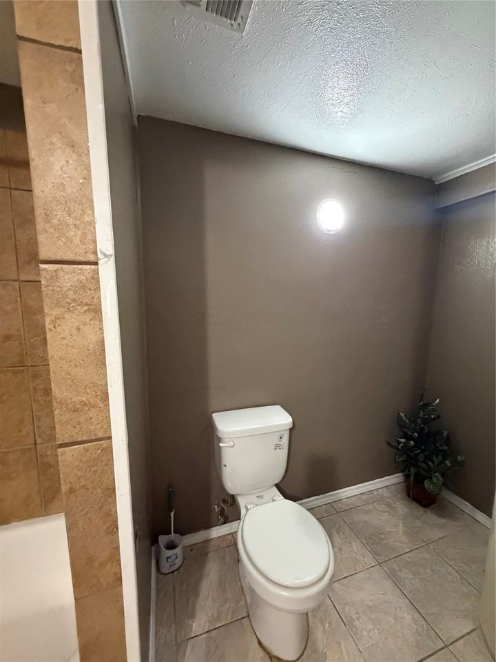 2436 Lockhart Ave - Photo 6 of 7