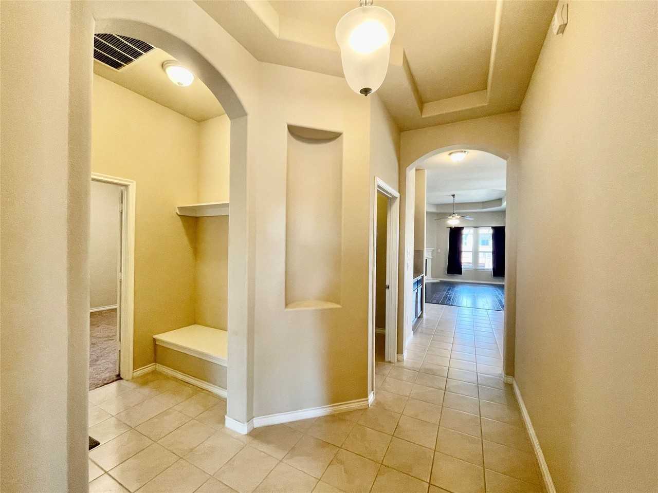 543 Haven Dr - Photo 2 of 17