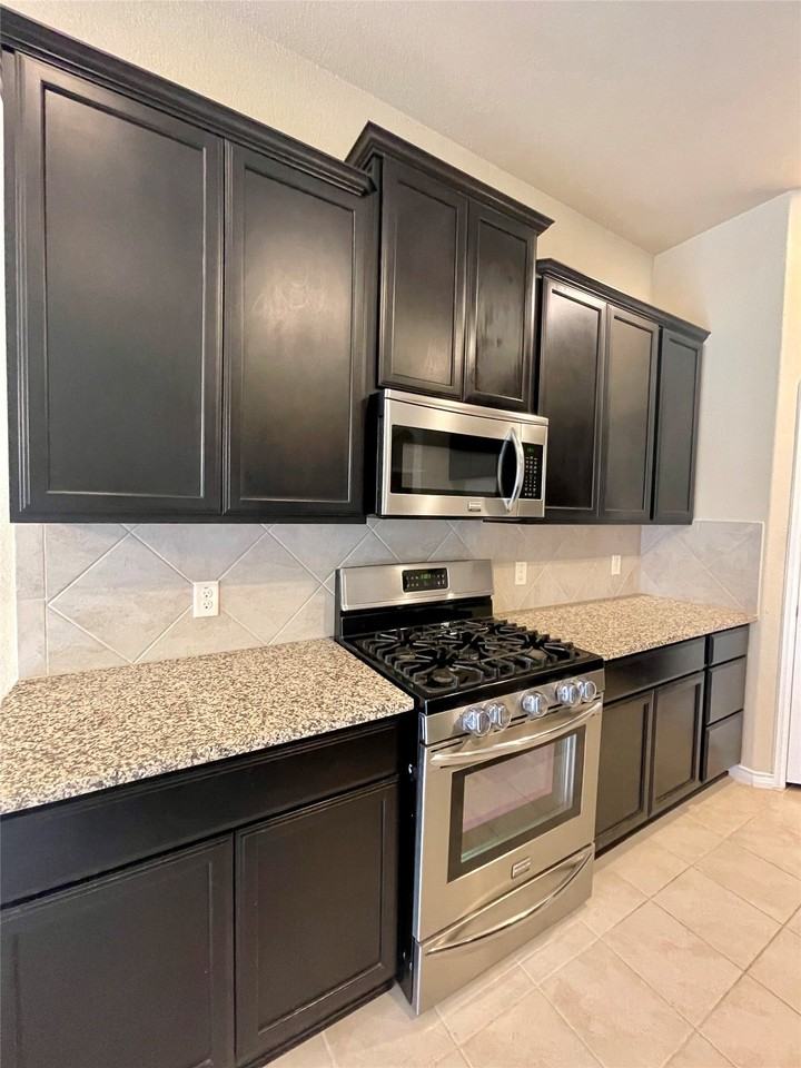 543 Haven Dr - Photo 6 of 17