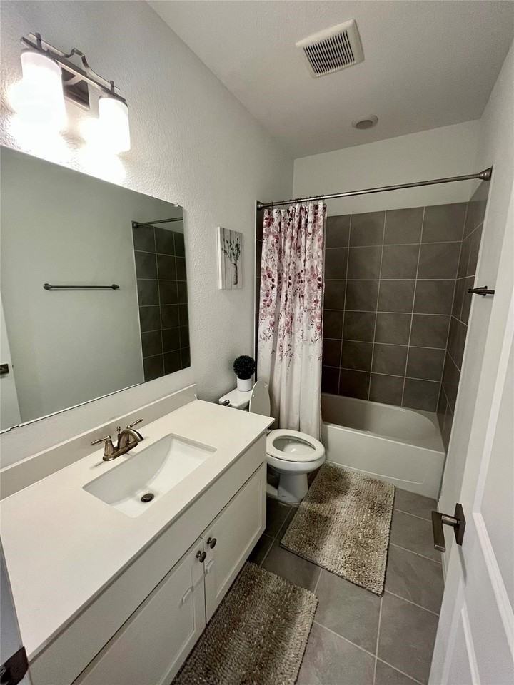 239 Woodson St - Photo 5 of 8