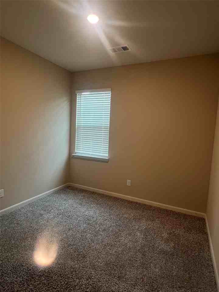 1712 Sandalwood Way - Photo 2 of 11