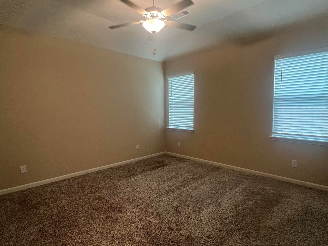 1712 Sandalwood Way - Photo 4 of 11