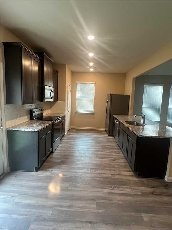 1712 Sandalwood Way - Photo 6 of 11