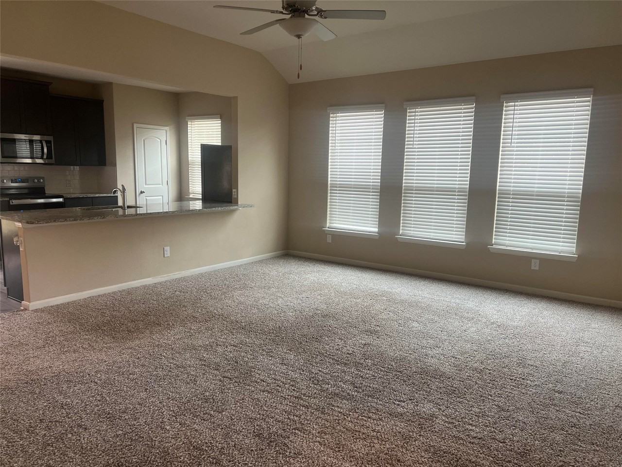 1712 Sandalwood Way - Photo 7 of 11