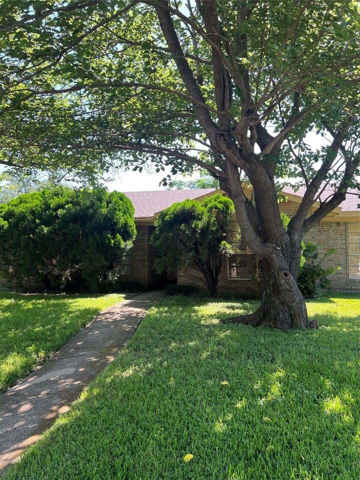 1400 Long Shadow Ln - Photo 4 of 19