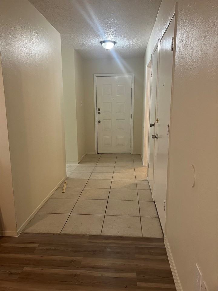 1400 Long Shadow Ln - Photo 5 of 19