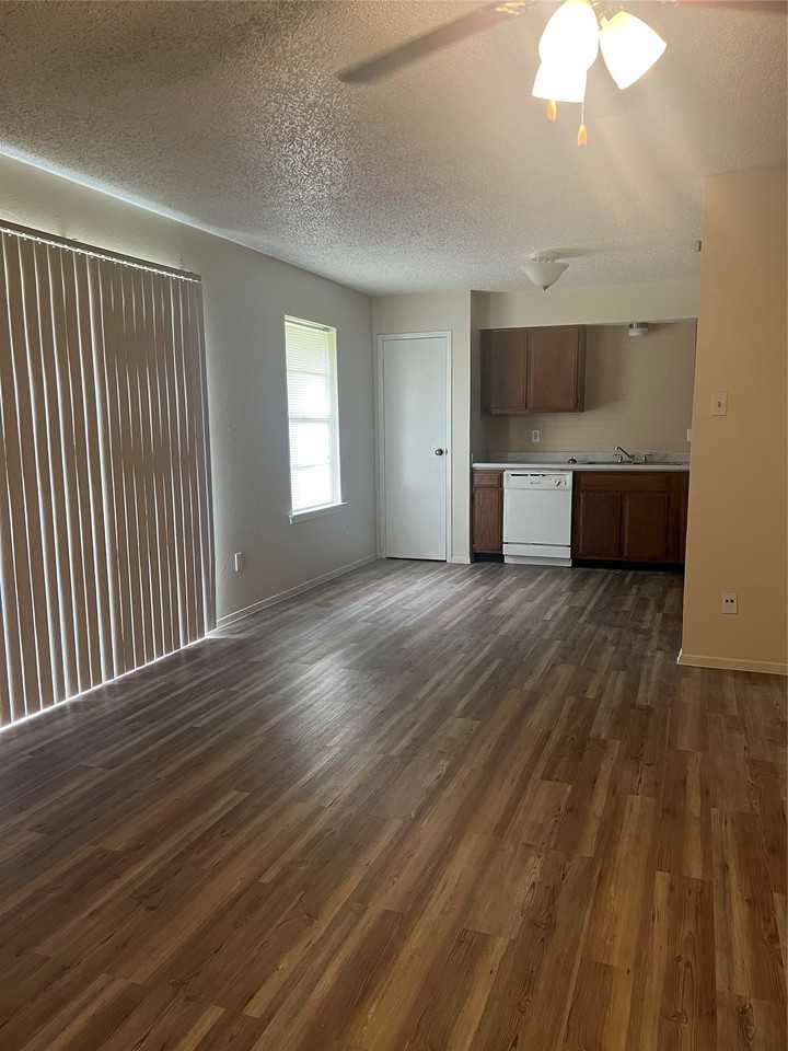 1400 Long Shadow Ln - Photo 6 of 19