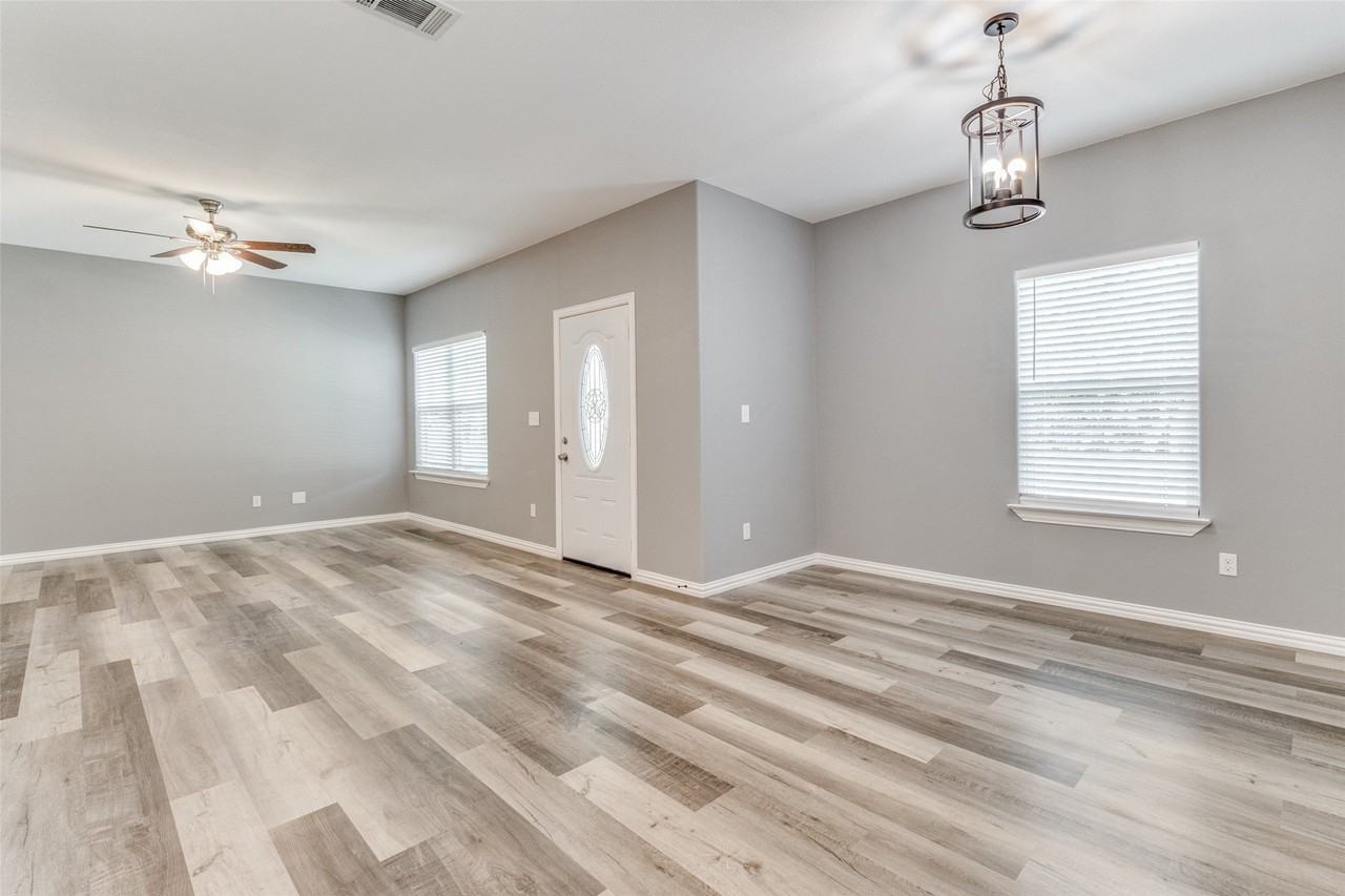 2017 S Montgomery St - Photo 7 of 18