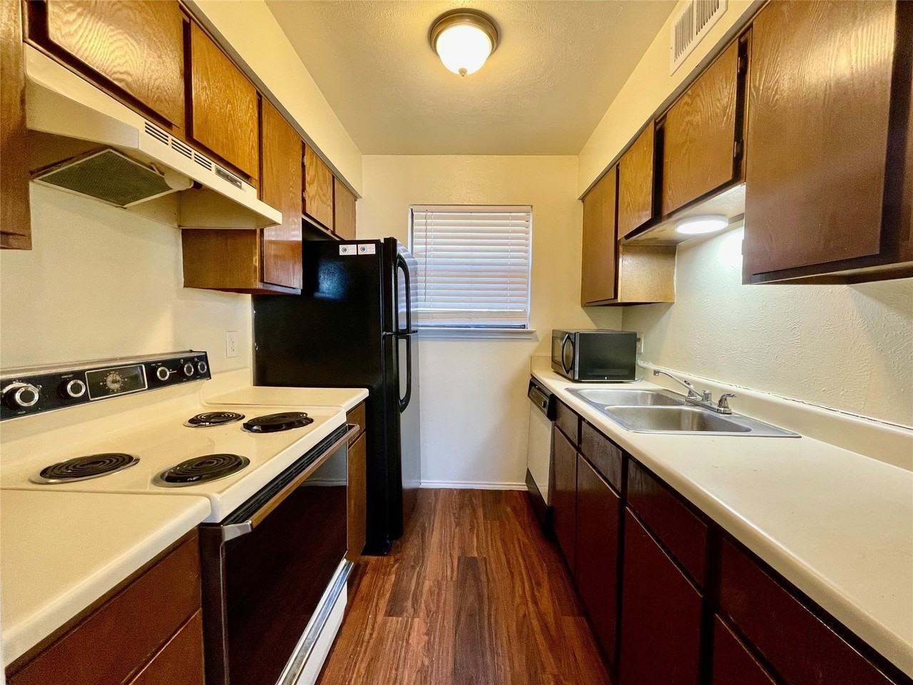 2526 W Prairie St #203 - Photo 2 of 10