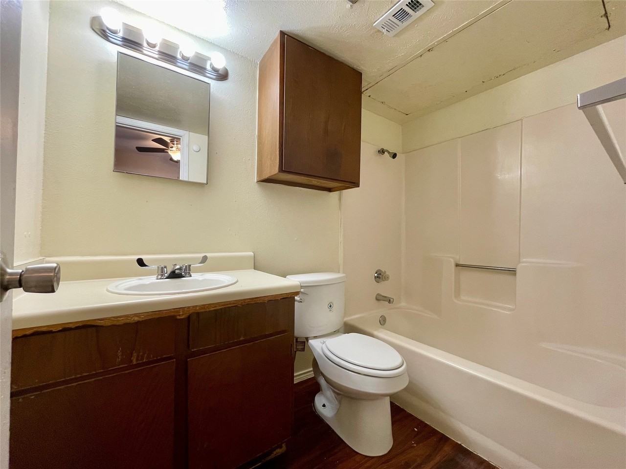 2526 W Prairie St #203 - Photo 3 of 10