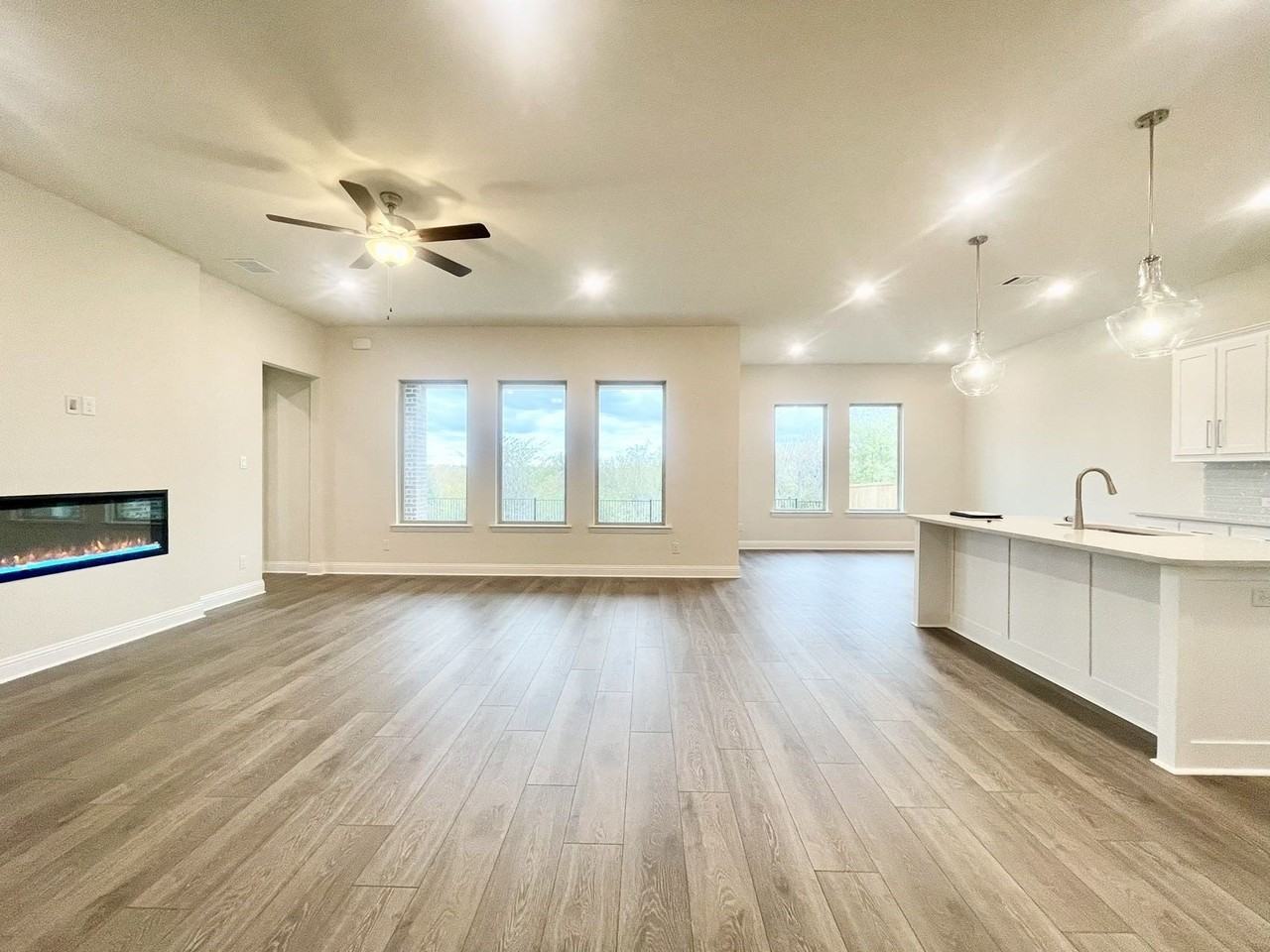 1632 Estivella Dr - Photo 3 of 32