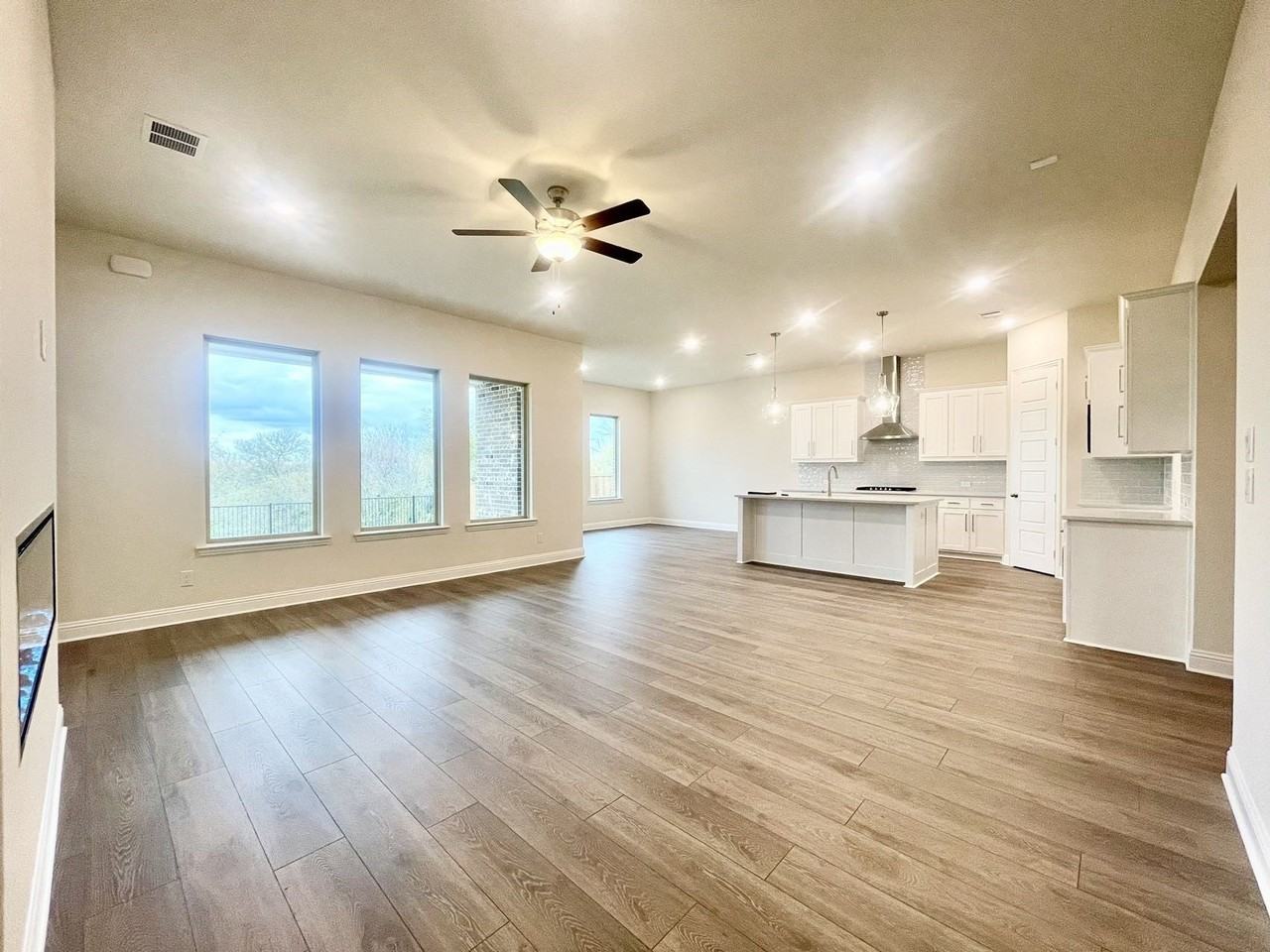 1632 Estivella Dr - Photo 4 of 32