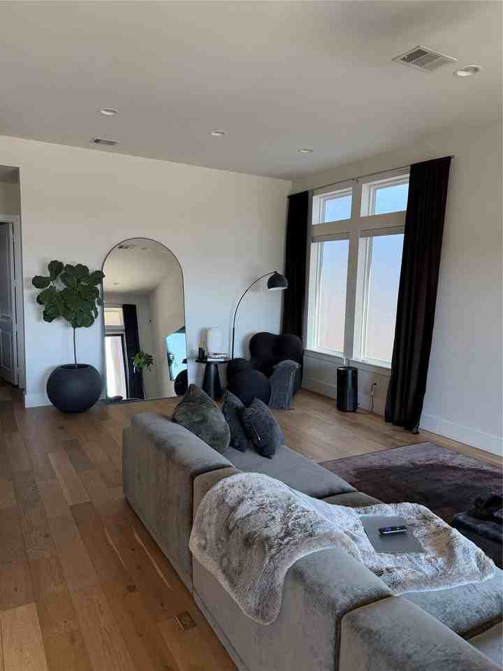 7606 Element Ave - Photo 4 of 9