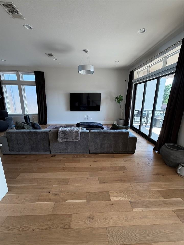 7606 Element Ave - Photo 5 of 9