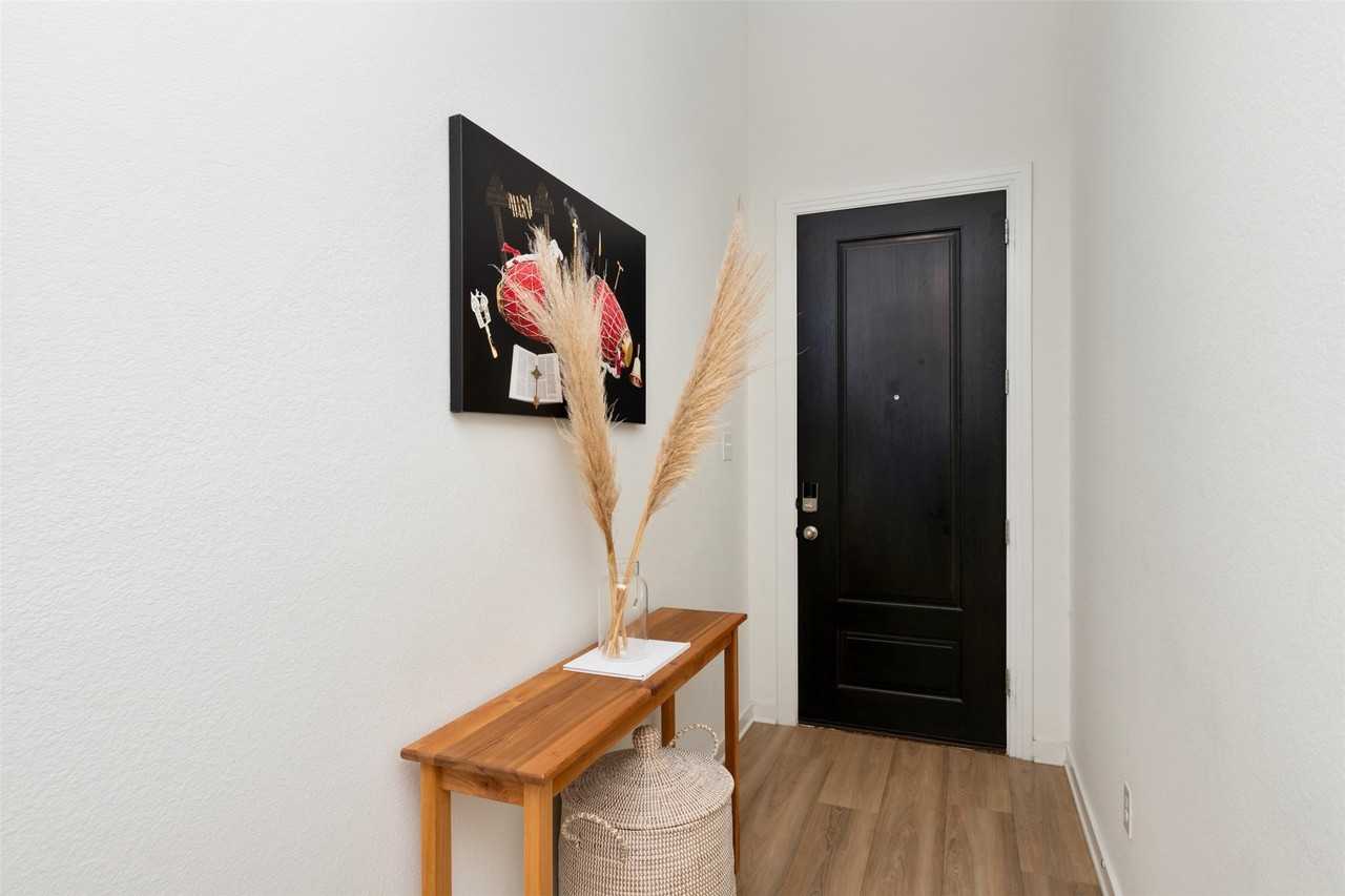 635 Brockwell Bnd - Photo 4 of 37