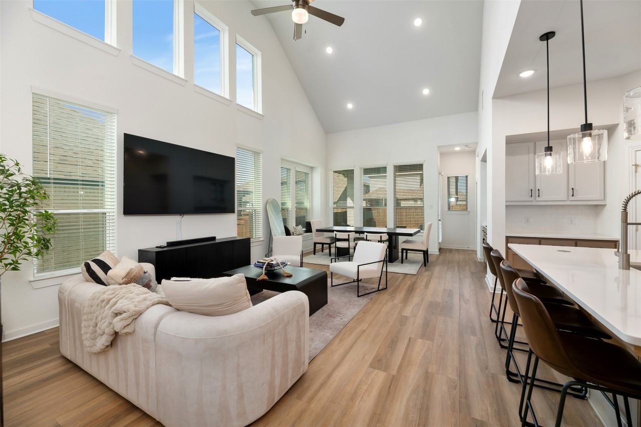 635 Brockwell Bnd - Photo 5 of 37
