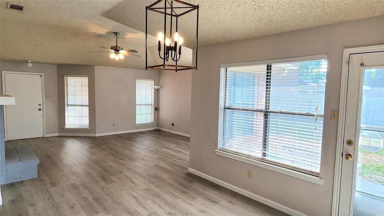 520 Kirkland Dr - Photo 2 of 17
