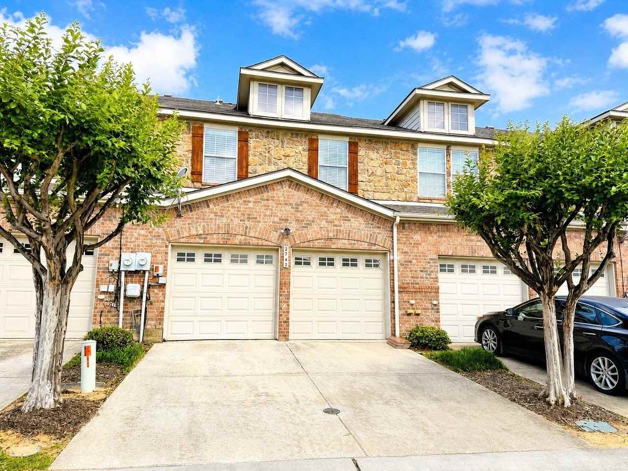 2743 Hyde Park Dr