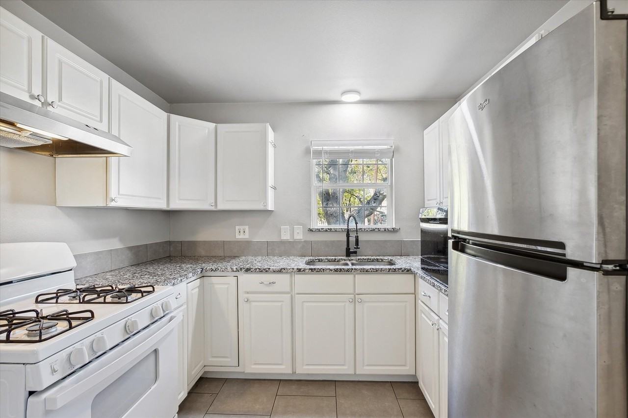 306 N Walnut St - Photo 5 of 14